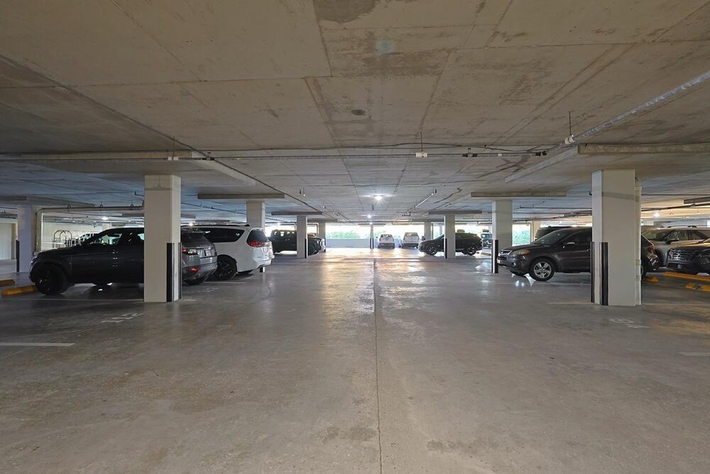 SILVER BEACH TOWERS - Residential