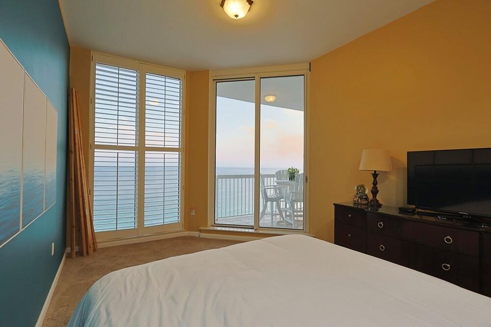 SILVER BEACH TOWERS - Residential