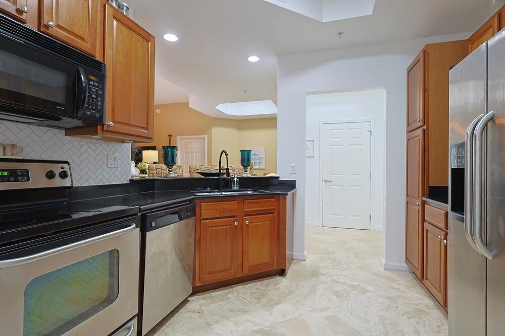 SILVER BEACH TOWERS - Residential