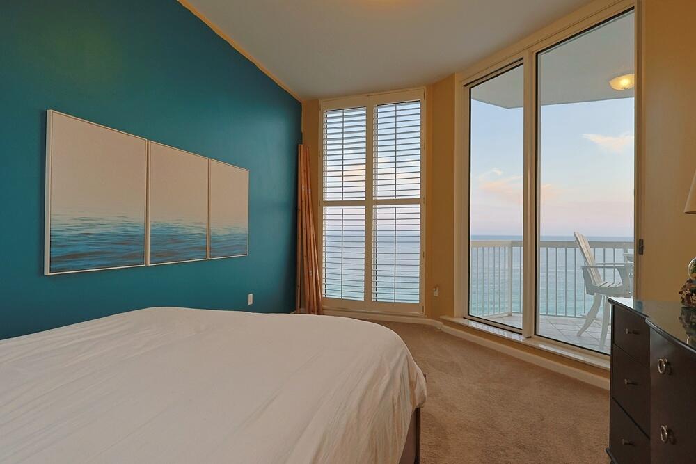 SILVER BEACH TOWERS - Residential