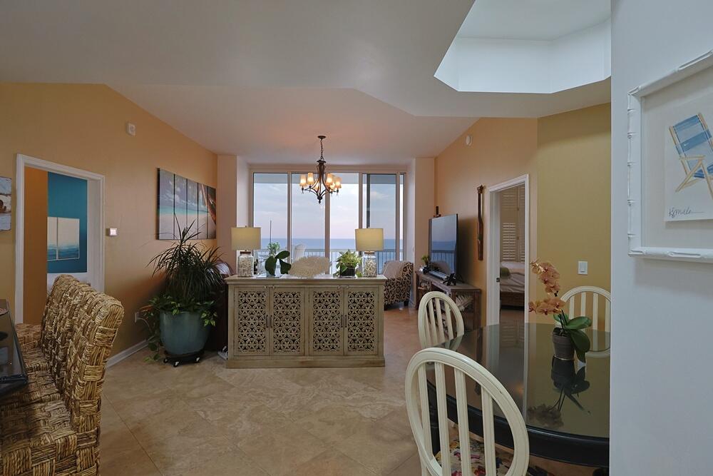 SILVER BEACH TOWERS - Residential