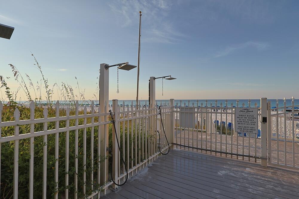 SILVER BEACH TOWERS - Residential