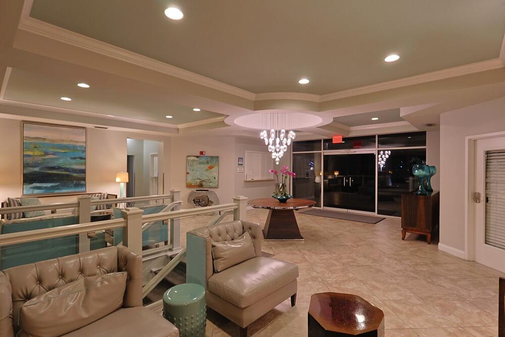 SILVER BEACH TOWERS - Residential