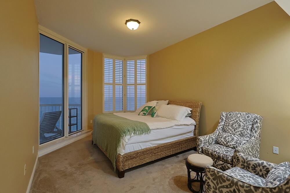 SILVER BEACH TOWERS - Residential