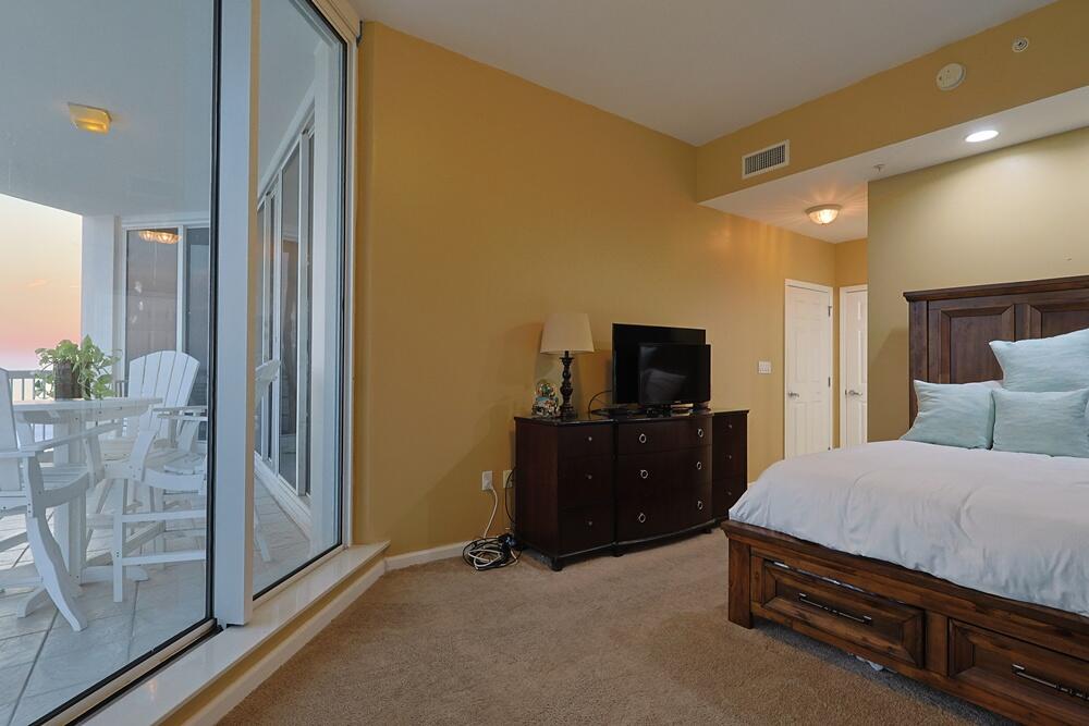 SILVER BEACH TOWERS - Residential