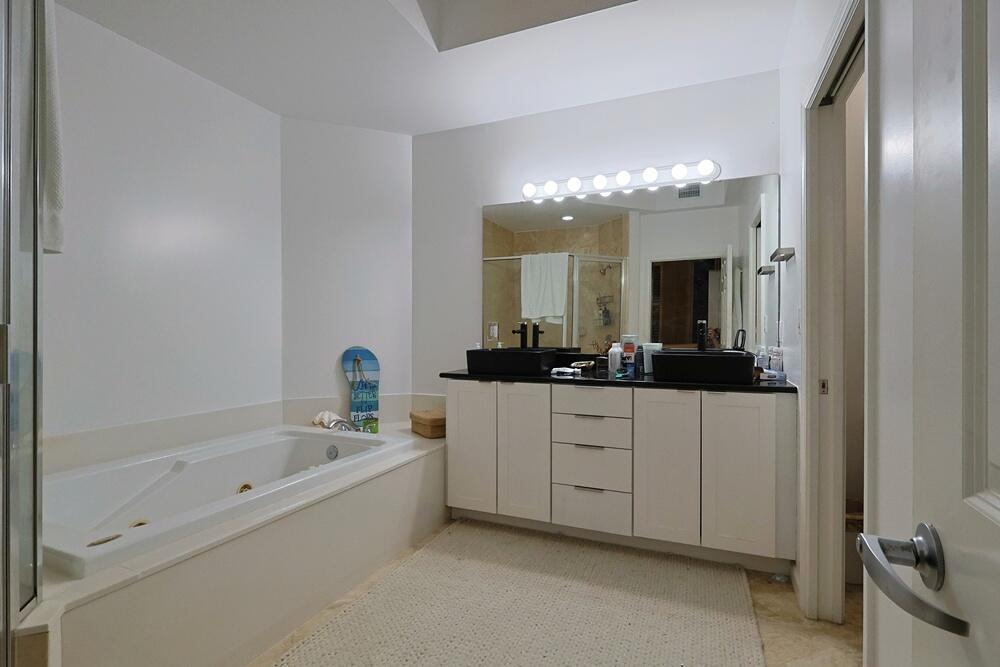 SILVER BEACH TOWERS - Residential