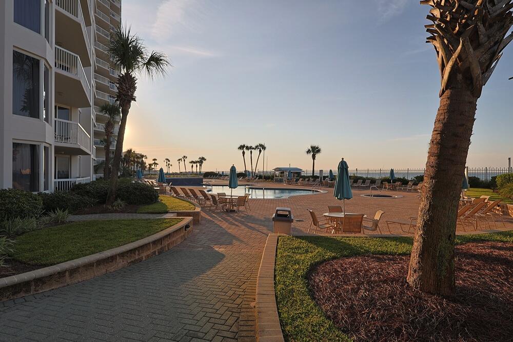 SILVER BEACH TOWERS - Residential