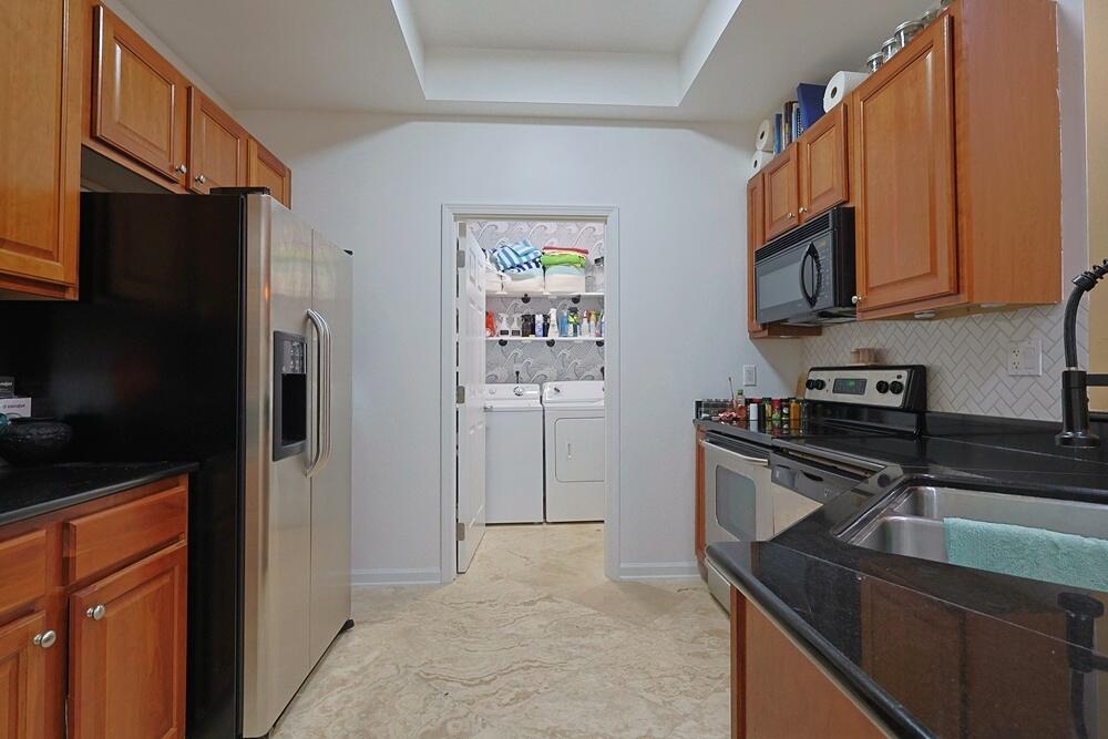 SILVER BEACH TOWERS - Residential