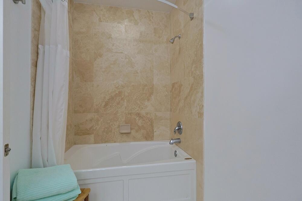 SILVER BEACH TOWERS - Residential