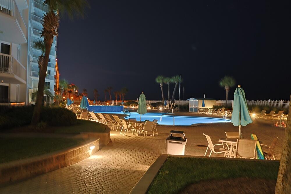 SILVER BEACH TOWERS - Residential