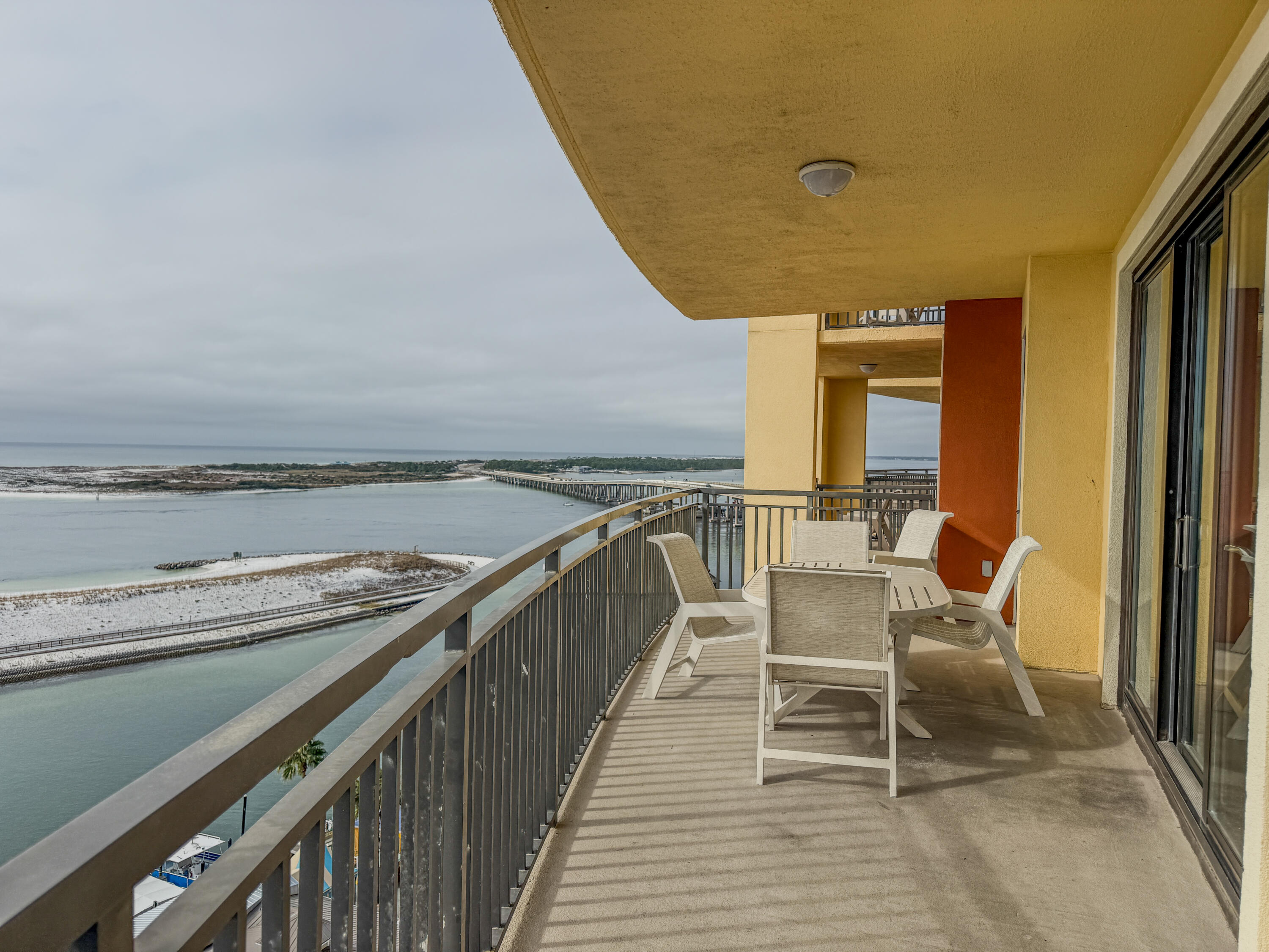 EMERALD GRANDE - Residential