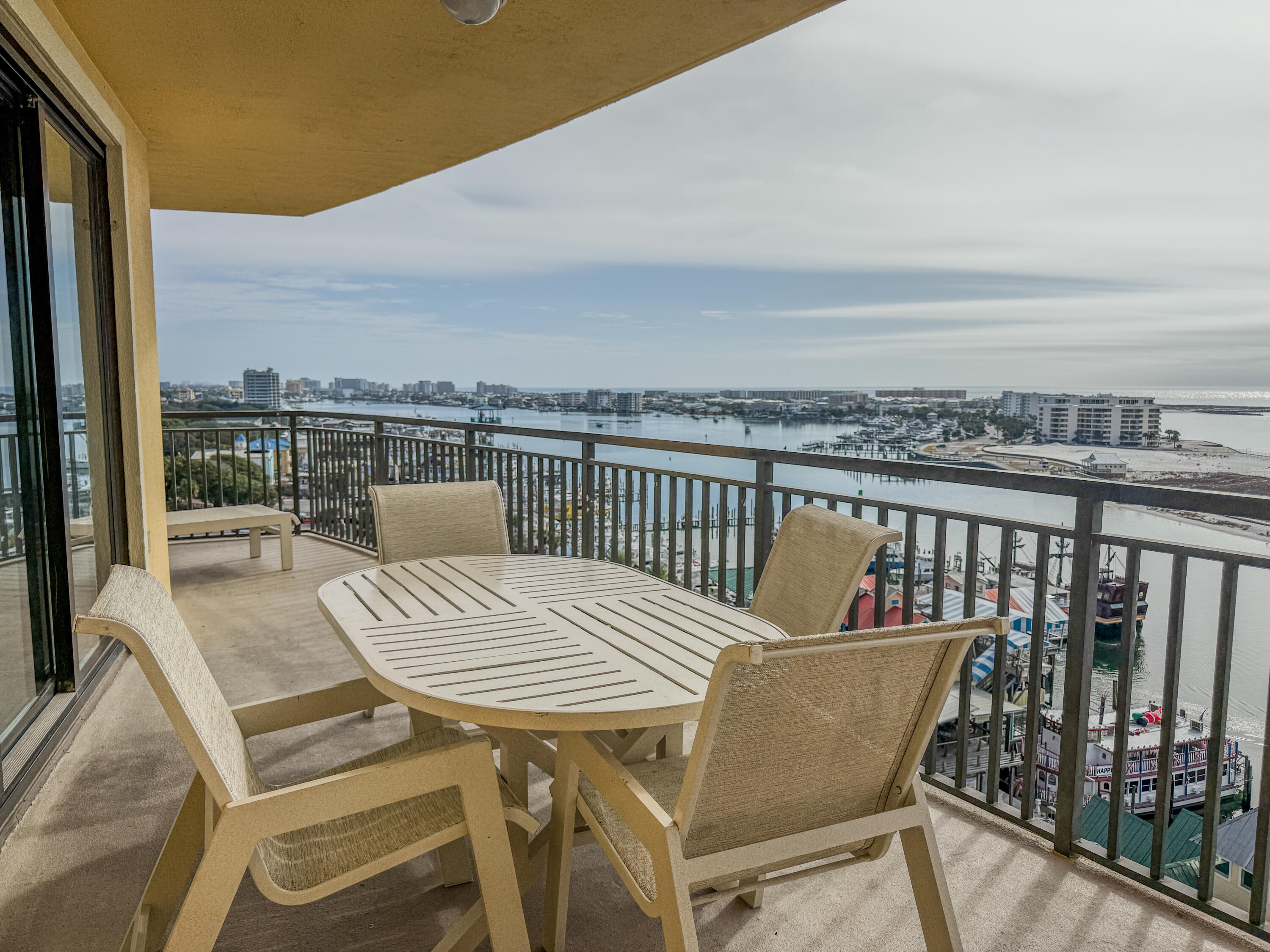 EMERALD GRANDE - Residential