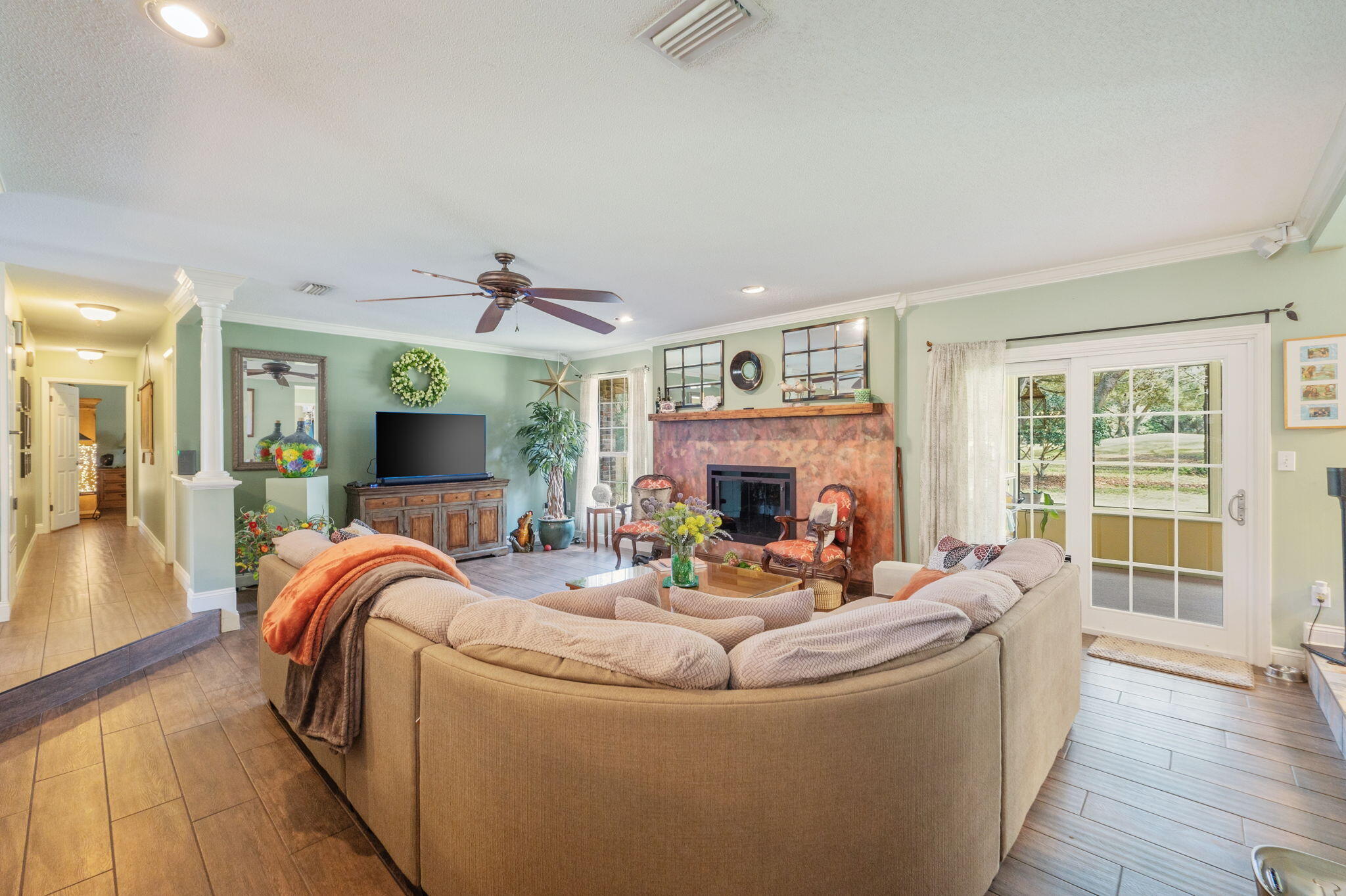 LES CHATEAU - Residential