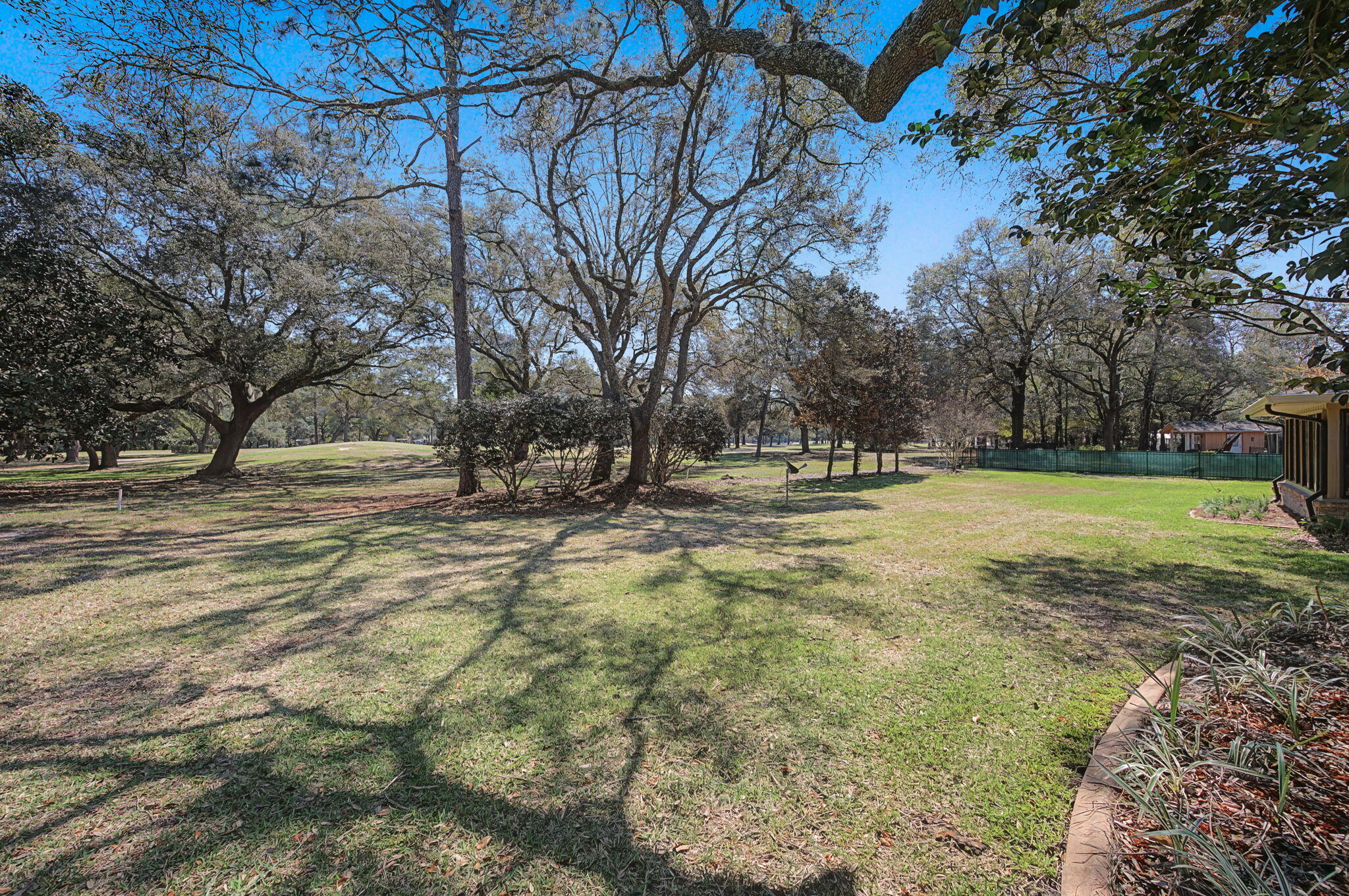 LES CHATEAU - Residential