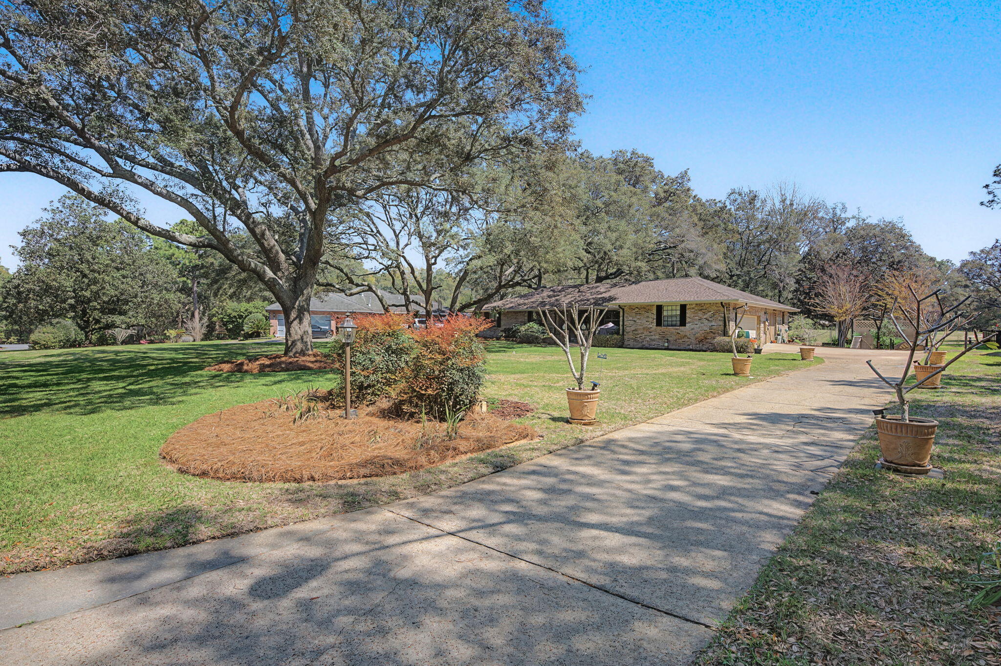 LES CHATEAU - Residential