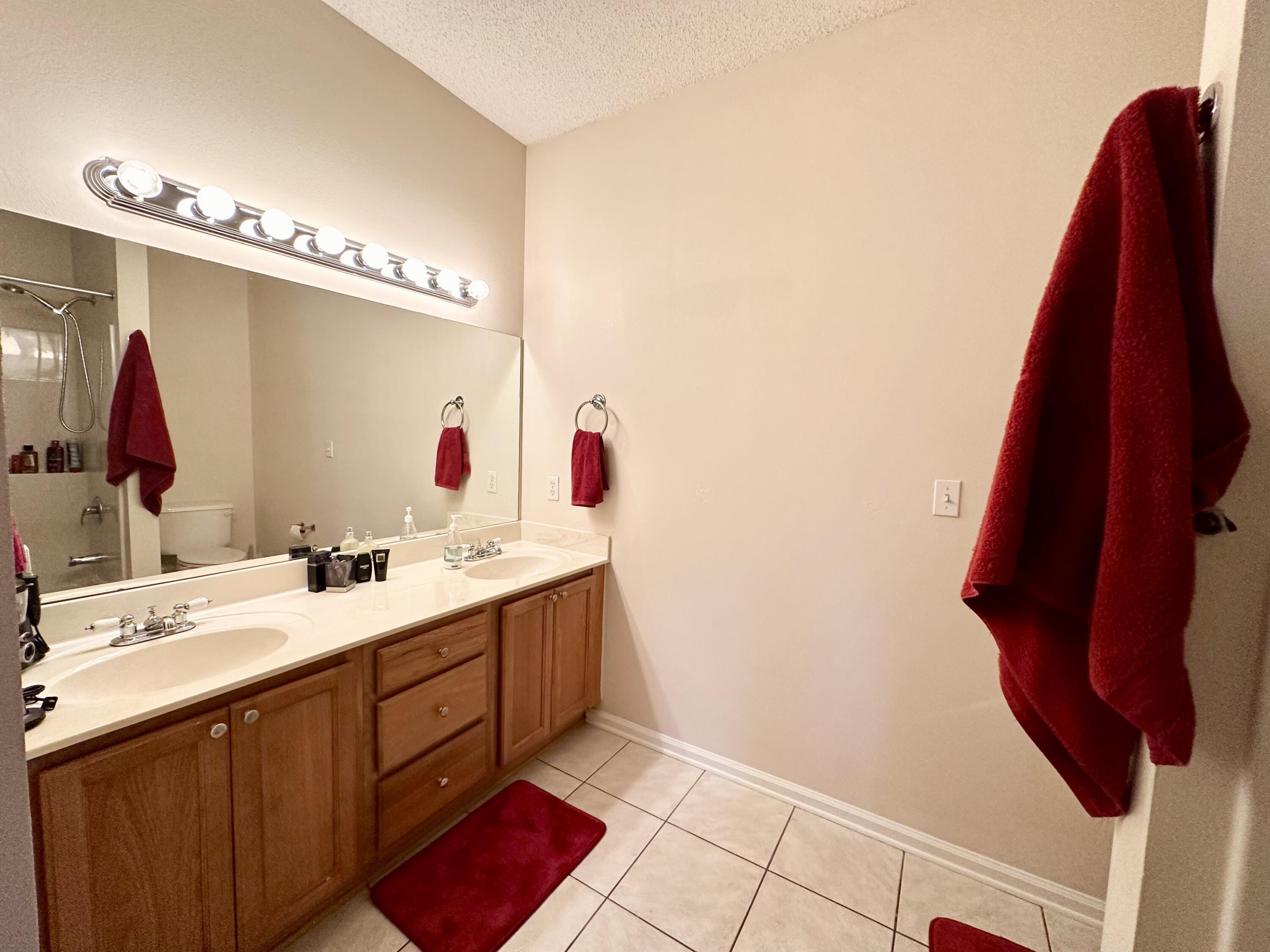 STONEGATE VILLAS TOWNHOMES - Residential