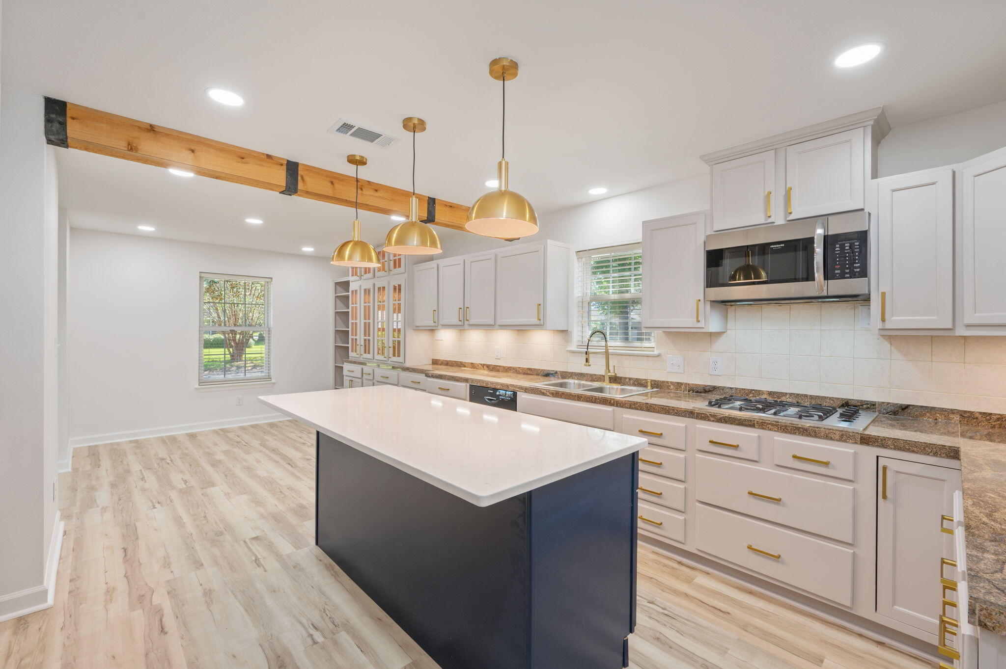 36 NW Oakdale Road