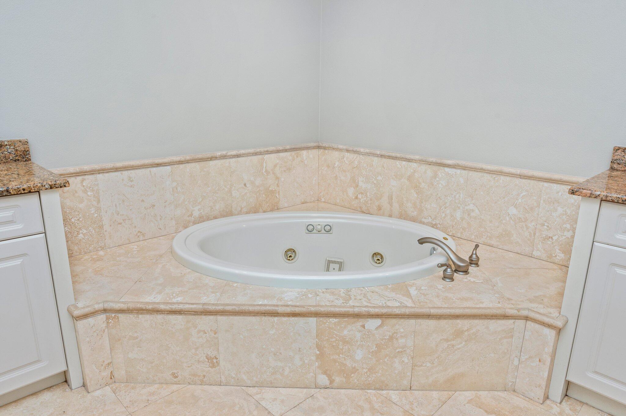 REGATTA BAY GOLF VILLAS - Residential Lease