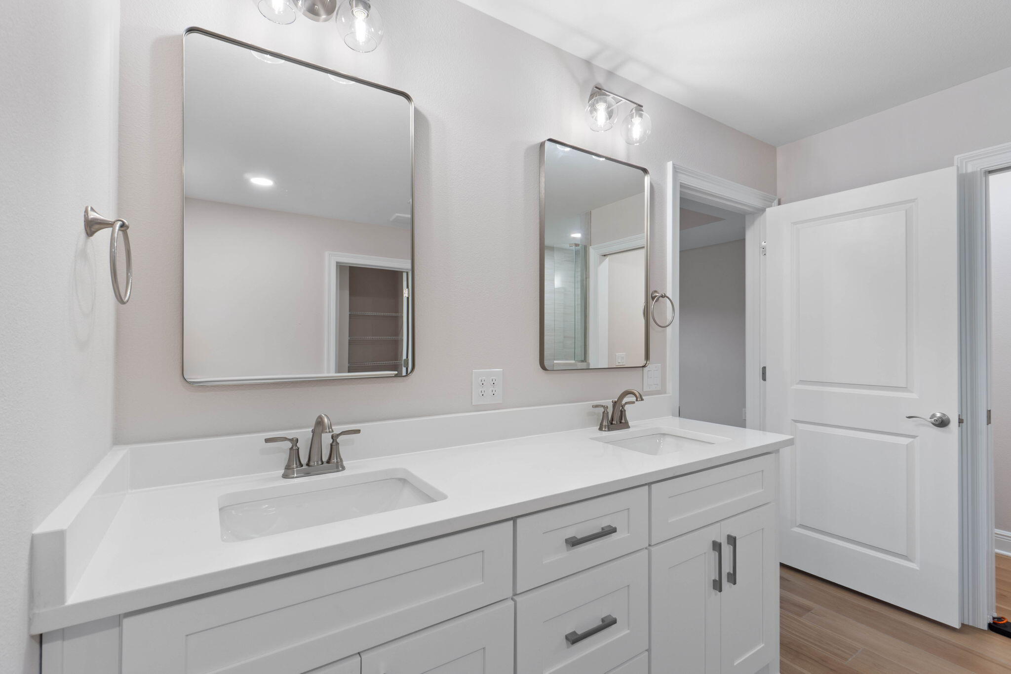 HOLLEY BY THE SEA - Residential