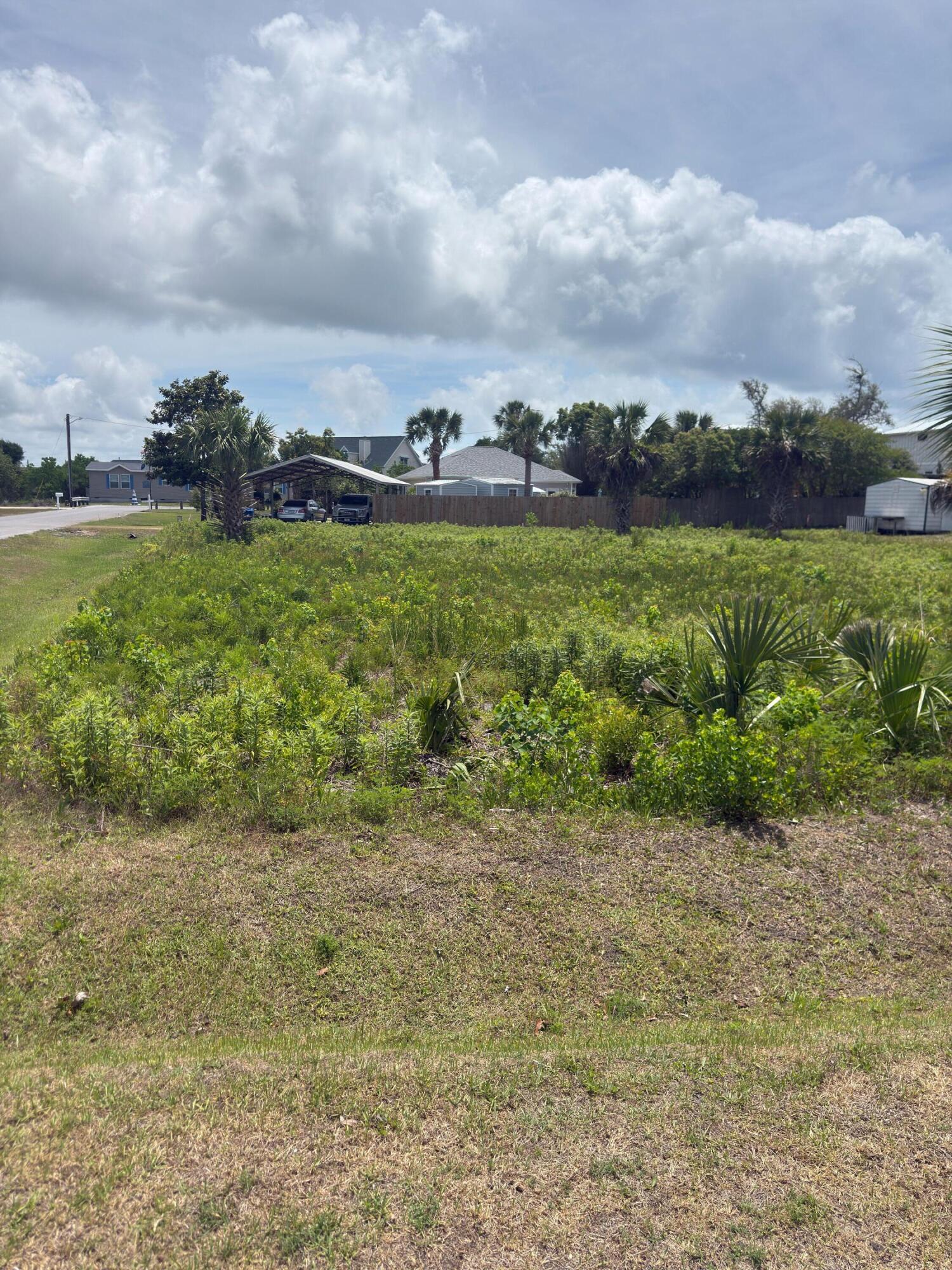 NO RECORDED SUBDIVISION - Land