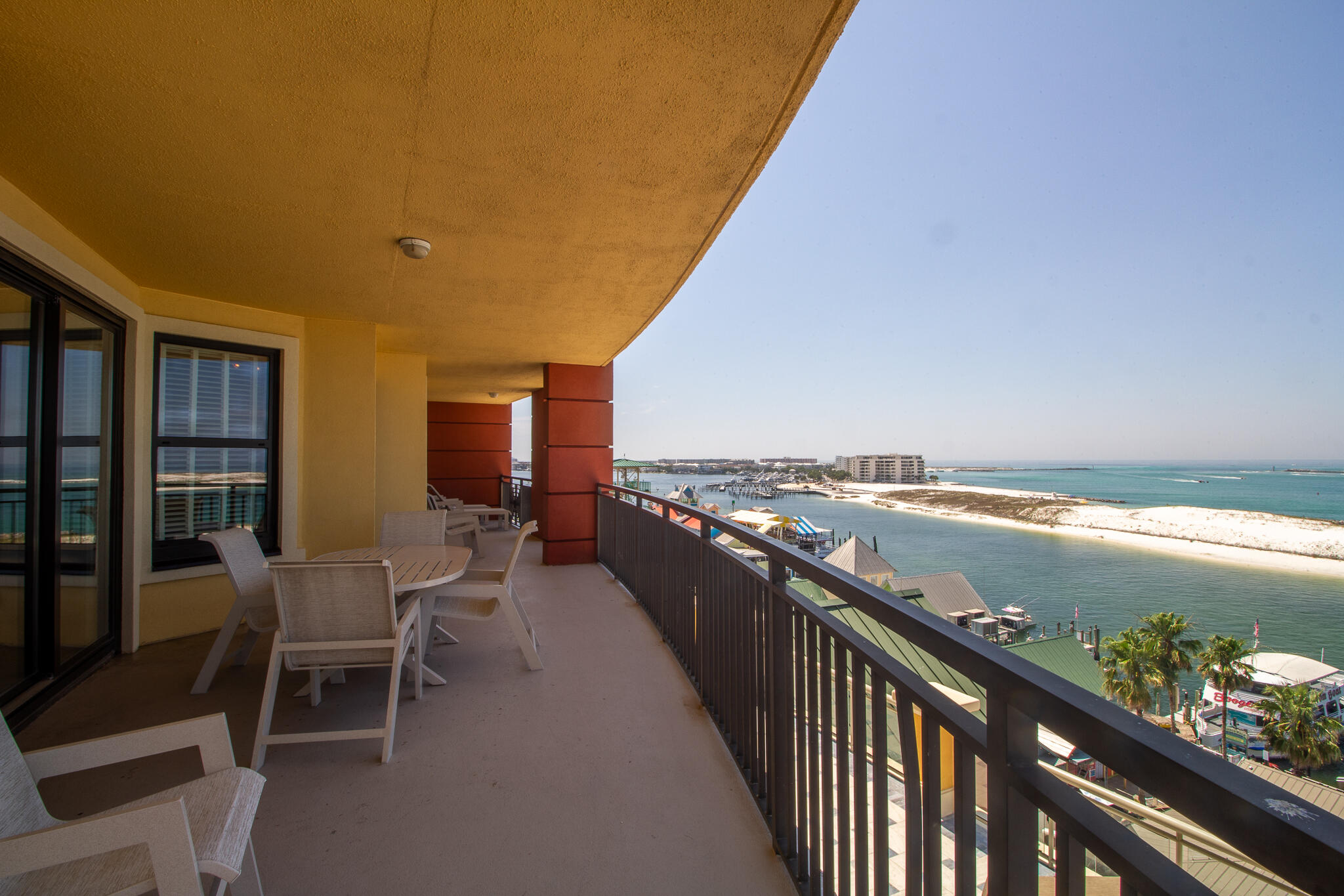 EMERALD GRANDE - Residential