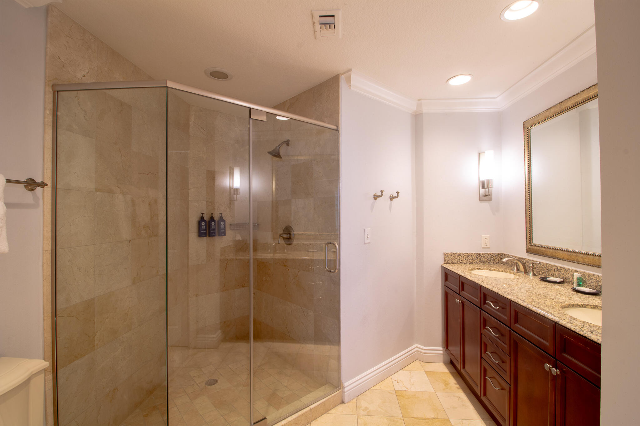 EMERALD GRANDE - Residential