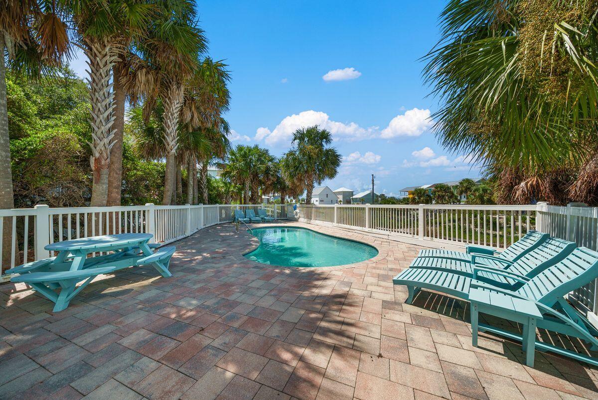 212 Seagrass Circle