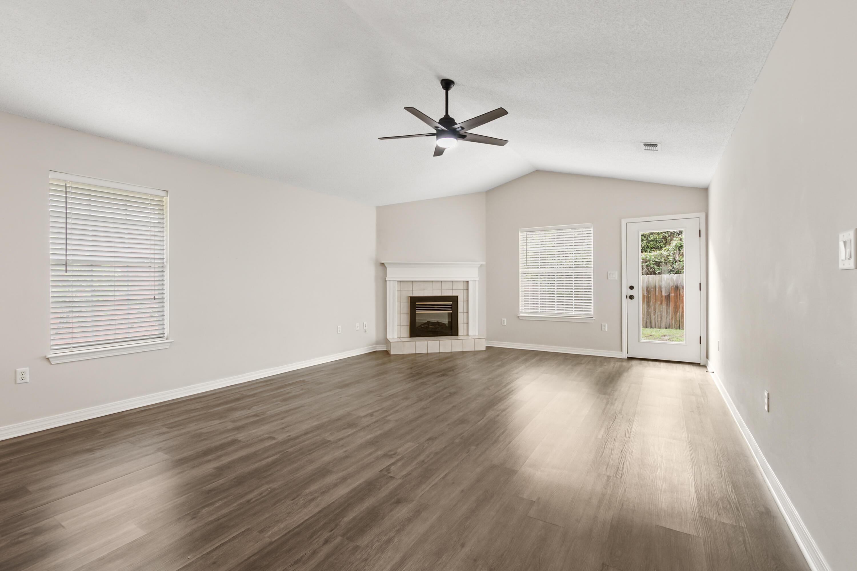 EMERALD LAKES PH 3 - Residential