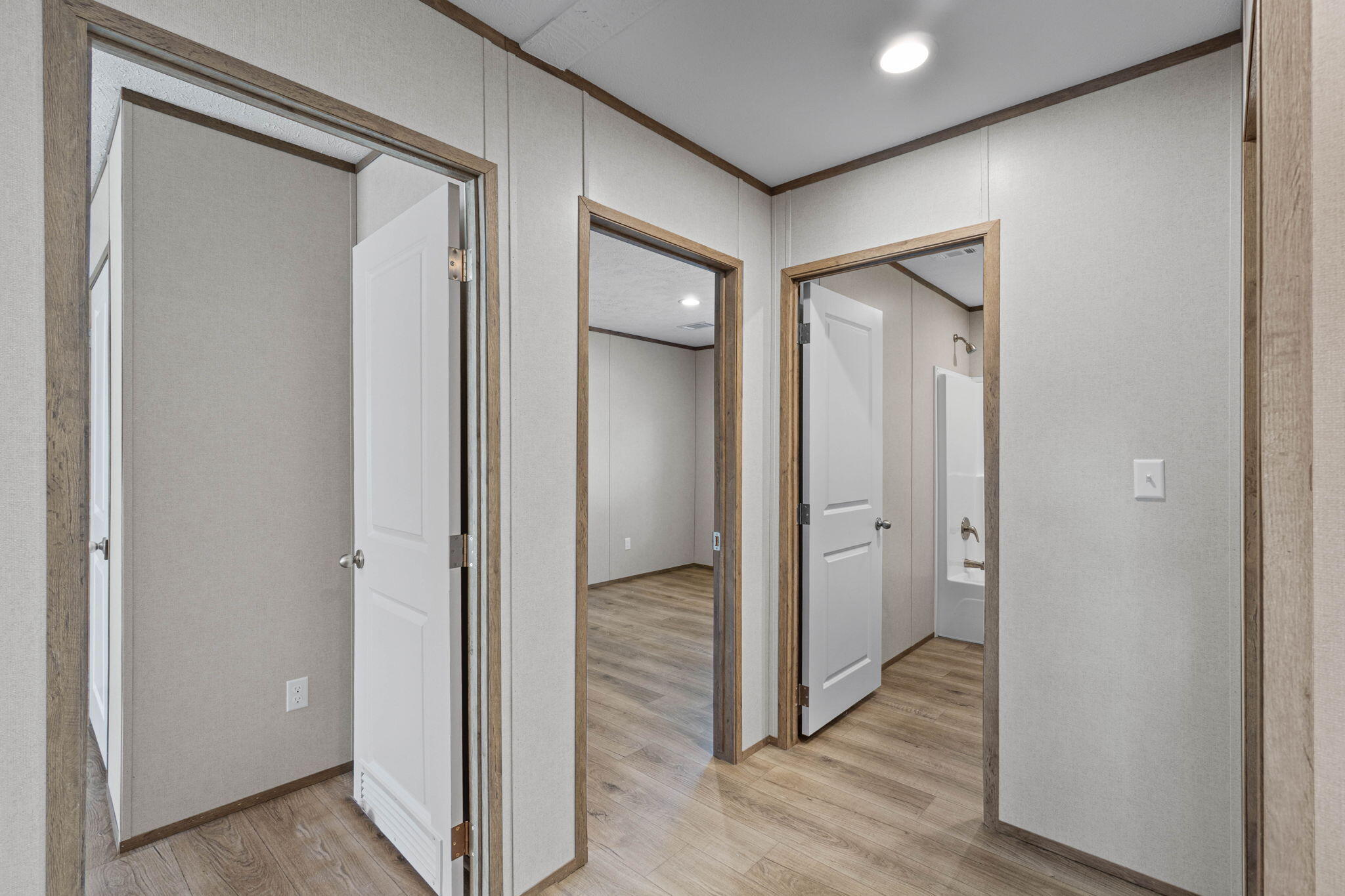 OAKWOOD LAKES ESTATES - Residential