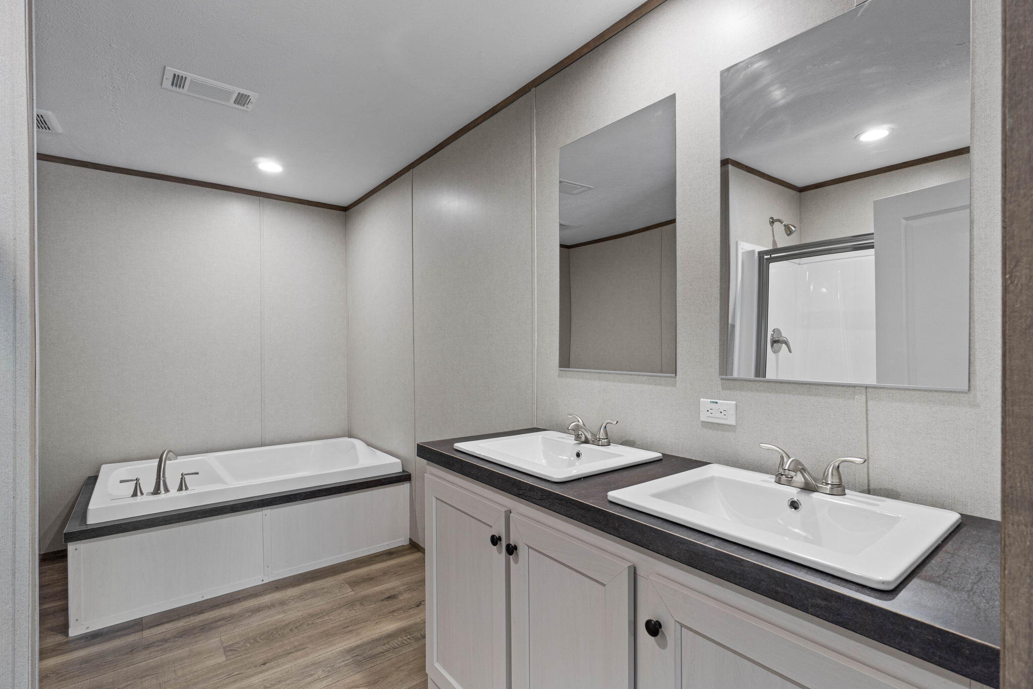 OAKWOOD LAKES ESTATES - Residential