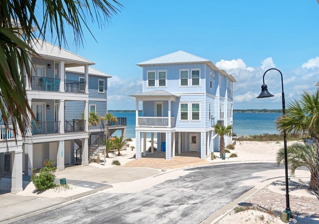 BY THE SEA - Residential