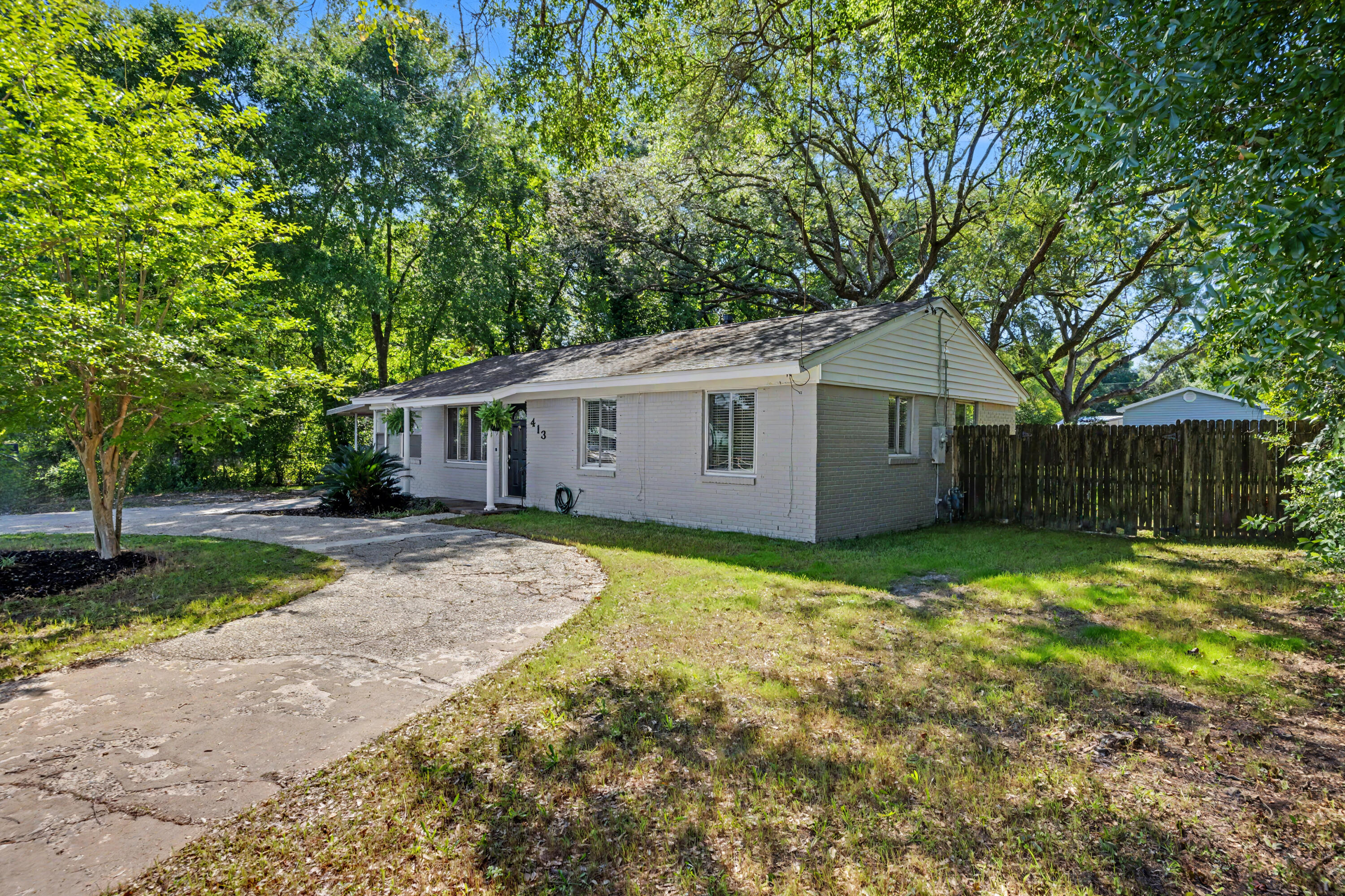 413 Government Avenue