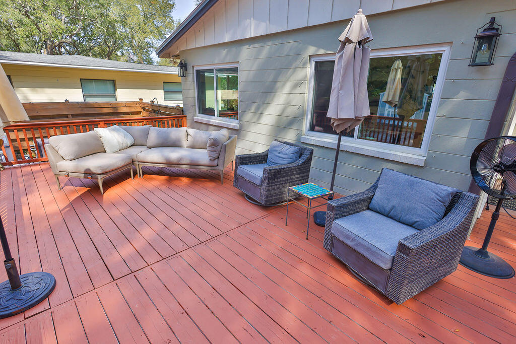 VILLA RUSS PARK S/D LOT 30 BLK 3 - Residential