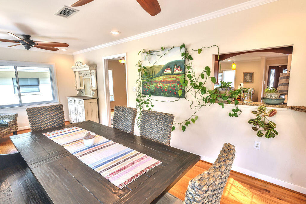 VILLA RUSS PARK S/D LOT 30 BLK 3 - Residential