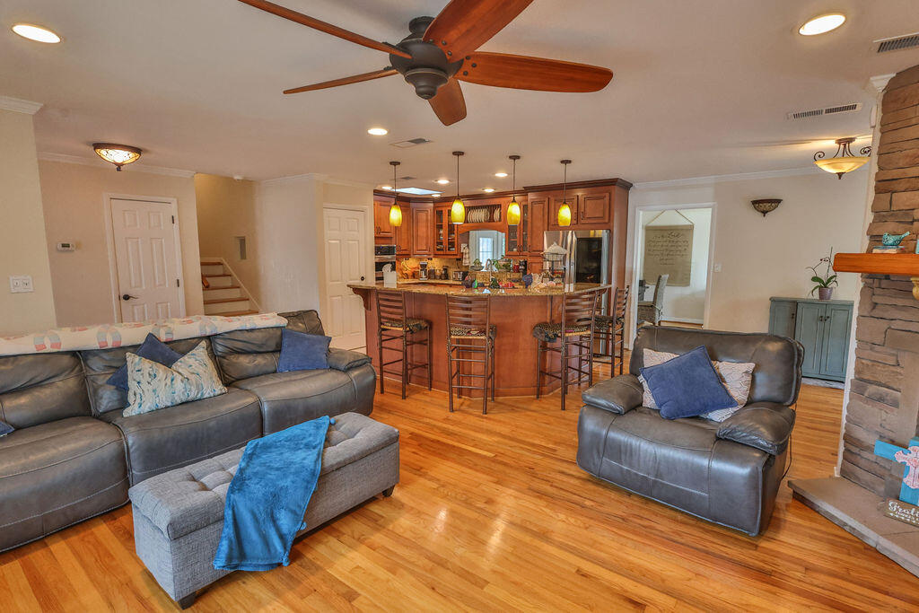 VILLA RUSS PARK S/D LOT 30 BLK 3 - Residential