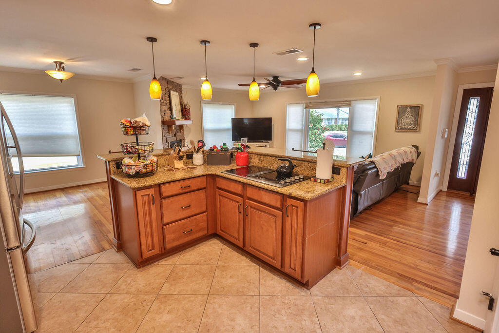 VILLA RUSS PARK S/D LOT 30 BLK 3 - Residential