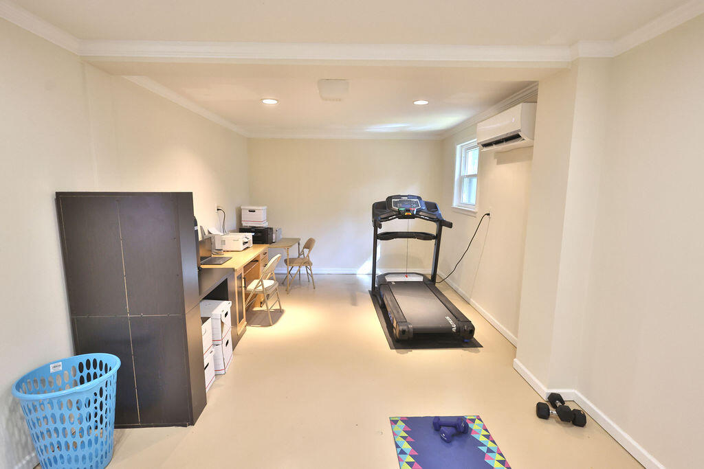 VILLA RUSS PARK S/D LOT 30 BLK 3 - Residential