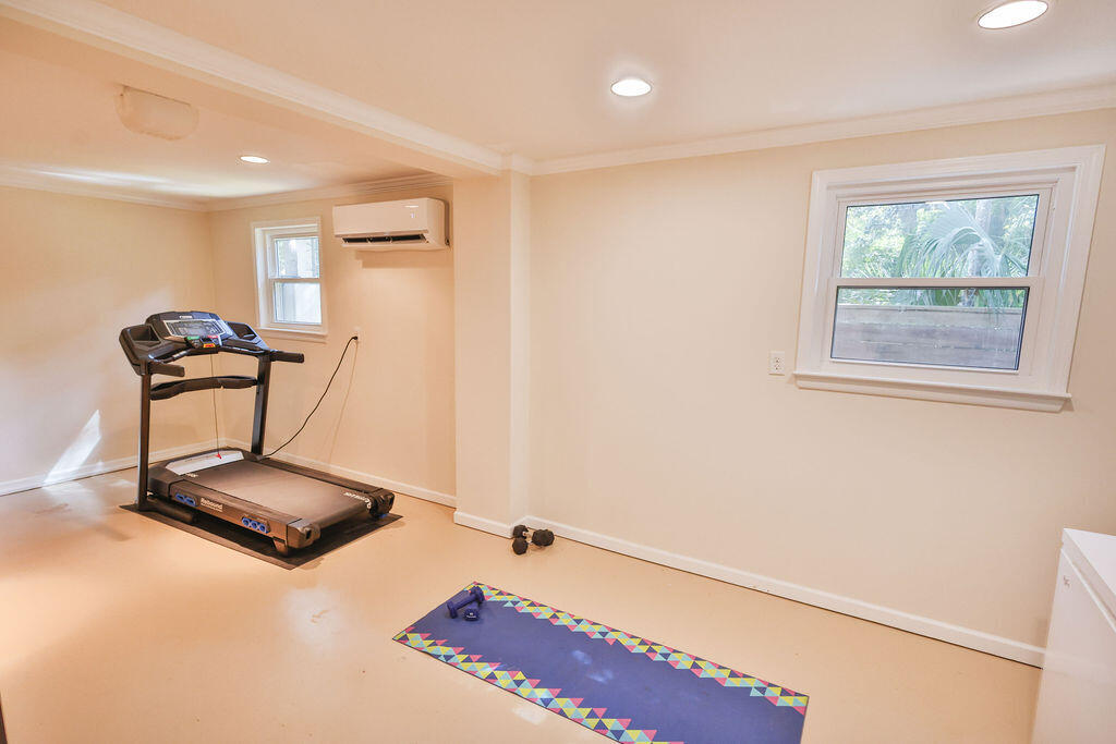 VILLA RUSS PARK S/D LOT 30 BLK 3 - Residential