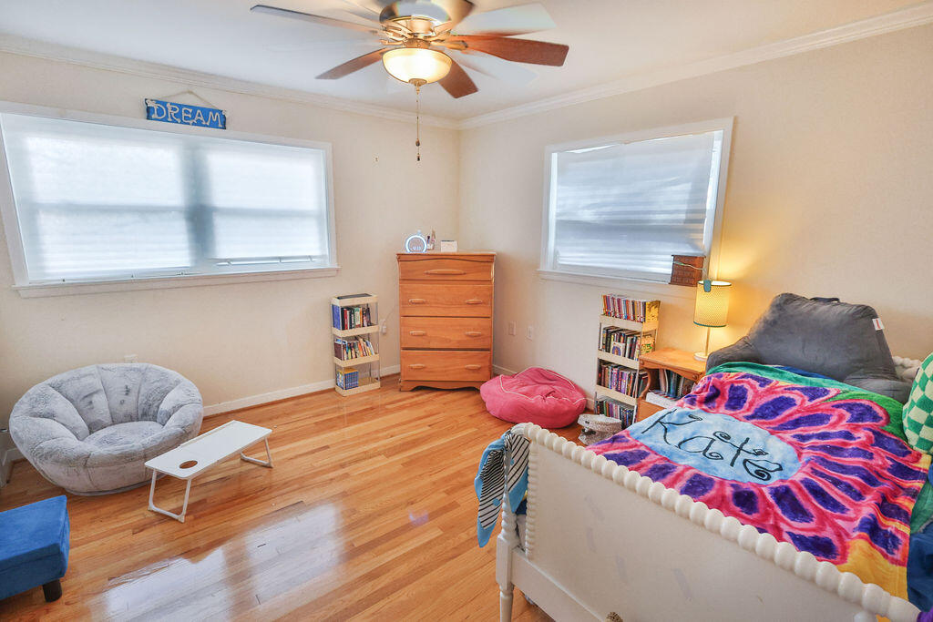 VILLA RUSS PARK S/D LOT 30 BLK 3 - Residential