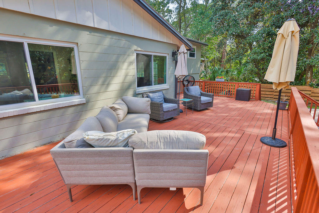 VILLA RUSS PARK S/D LOT 30 BLK 3 - Residential