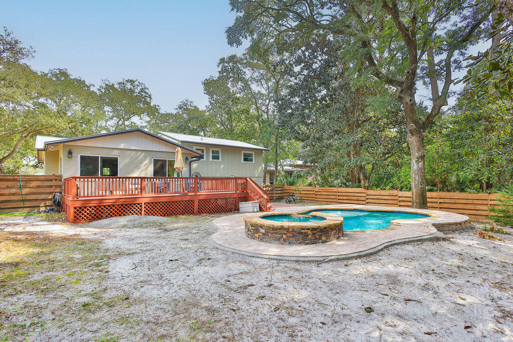 VILLA RUSS PARK S/D LOT 30 BLK 3 - Residential