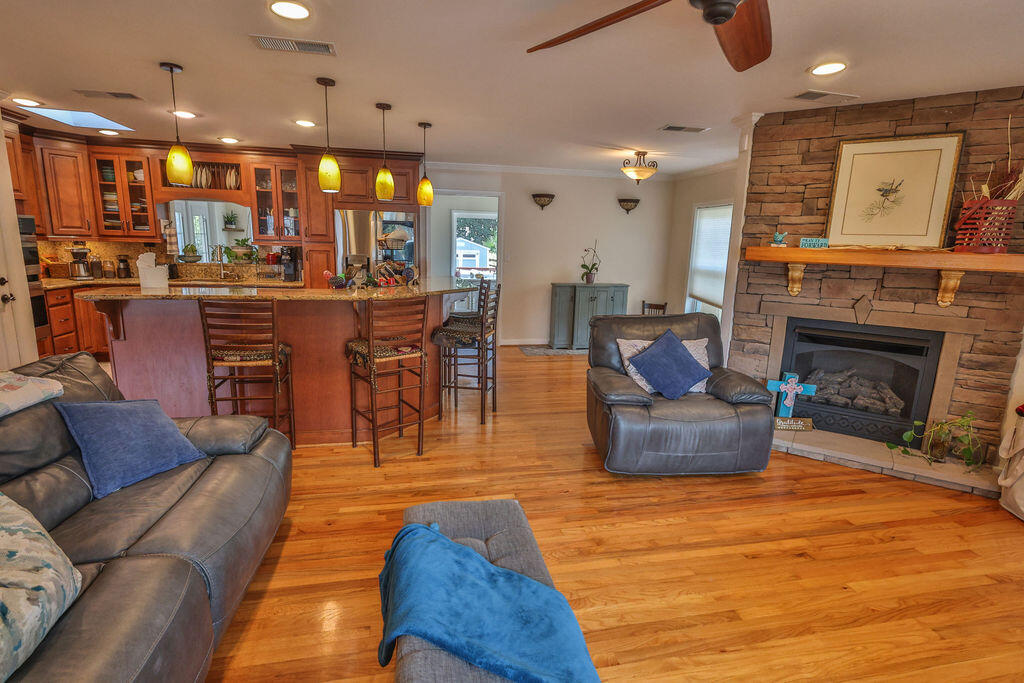 VILLA RUSS PARK S/D LOT 30 BLK 3 - Residential