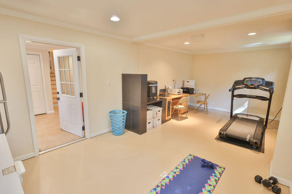 VILLA RUSS PARK S/D LOT 30 BLK 3 - Residential