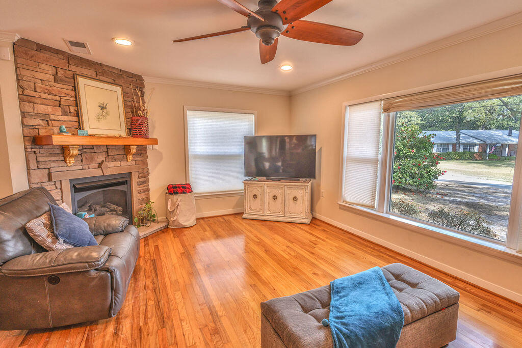 VILLA RUSS PARK S/D LOT 30 BLK 3 - Residential