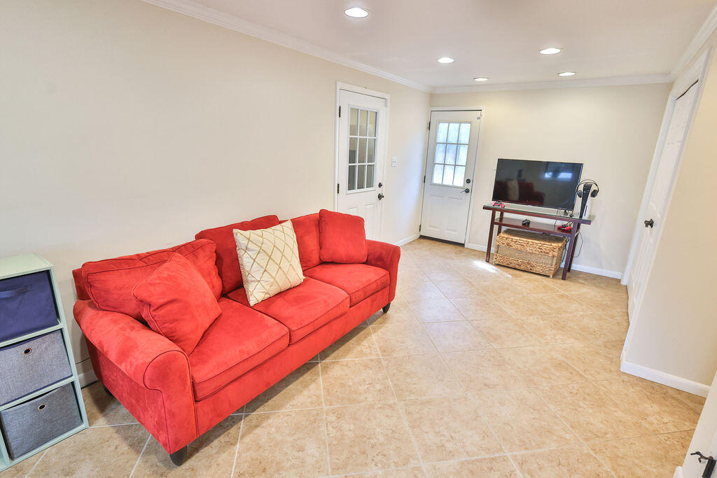 VILLA RUSS PARK S/D LOT 30 BLK 3 - Residential