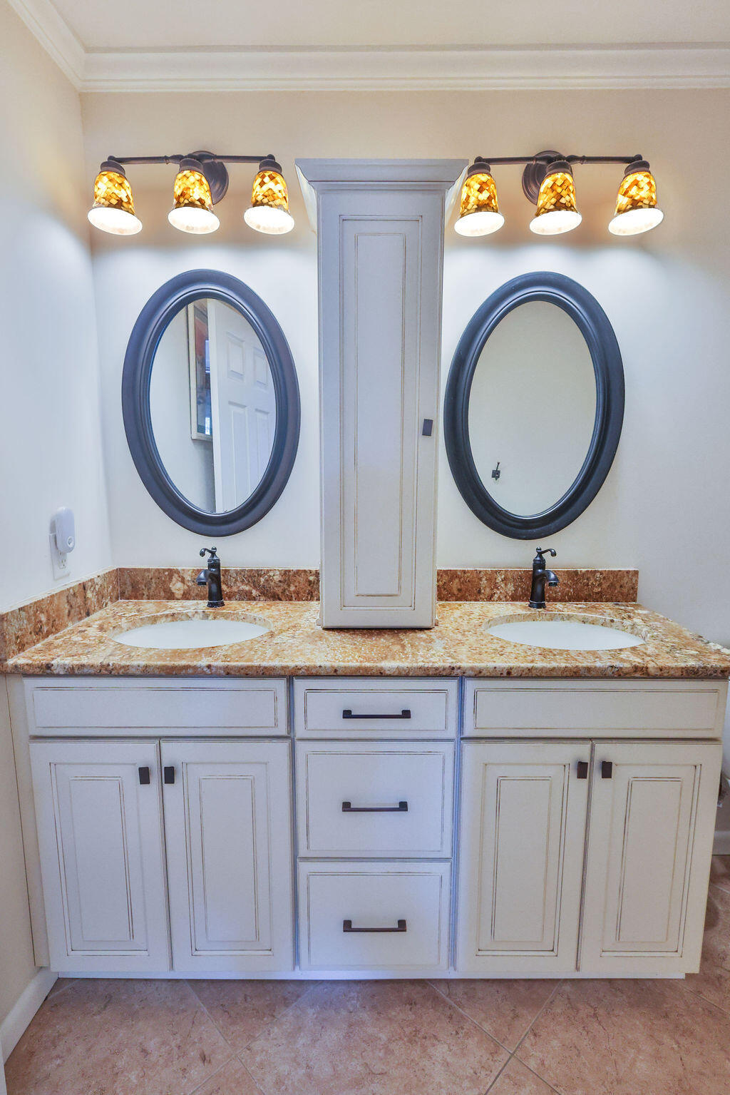 VILLA RUSS PARK S/D LOT 30 BLK 3 - Residential