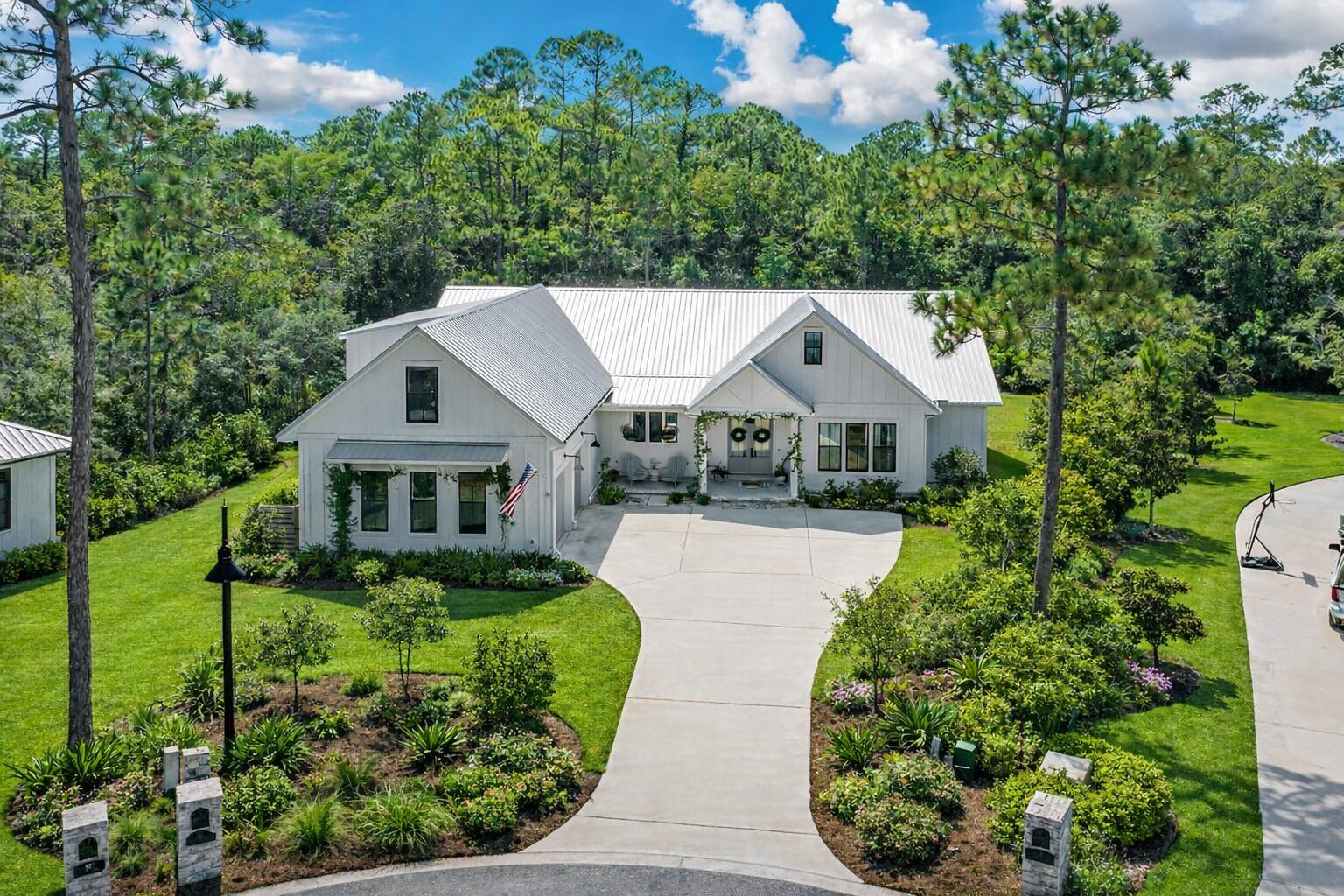 SECLUSION BAY - Residential