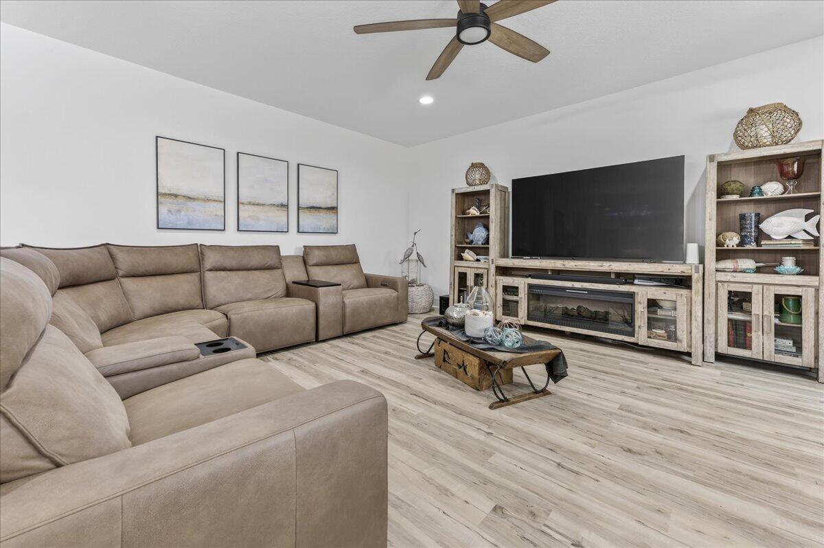 HOLLEY BY THE SEA - Residential