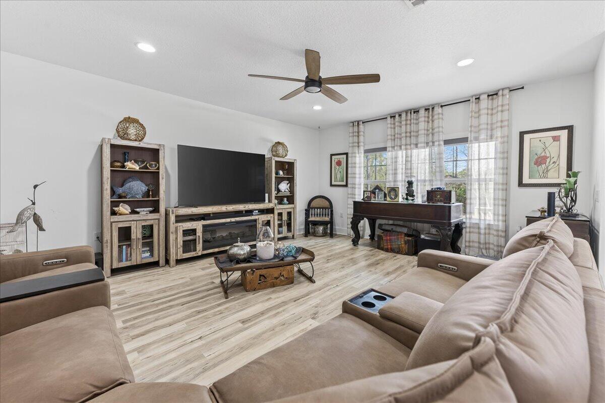 HOLLEY BY THE SEA - Residential