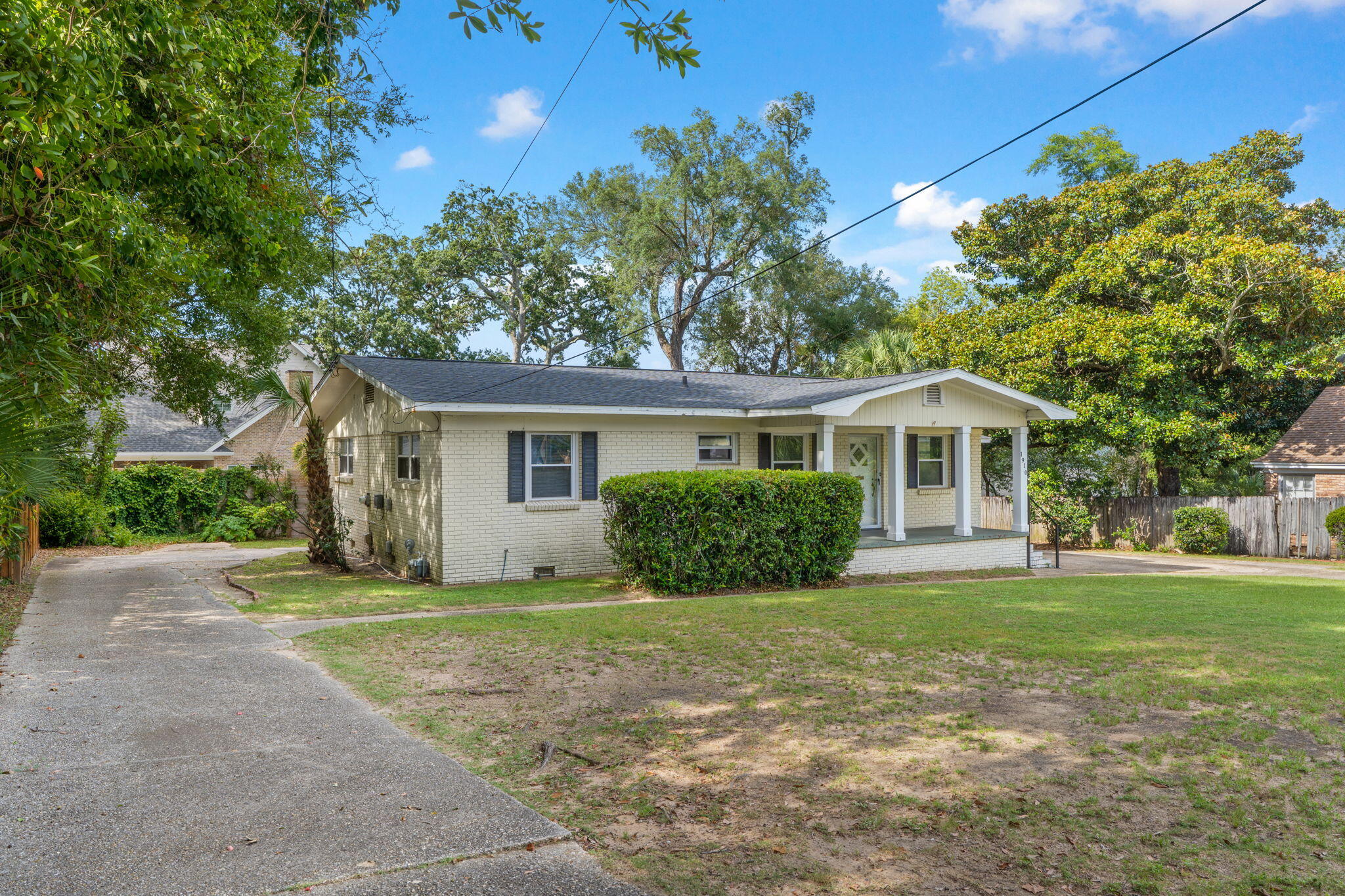 1910 E Cervantes Street